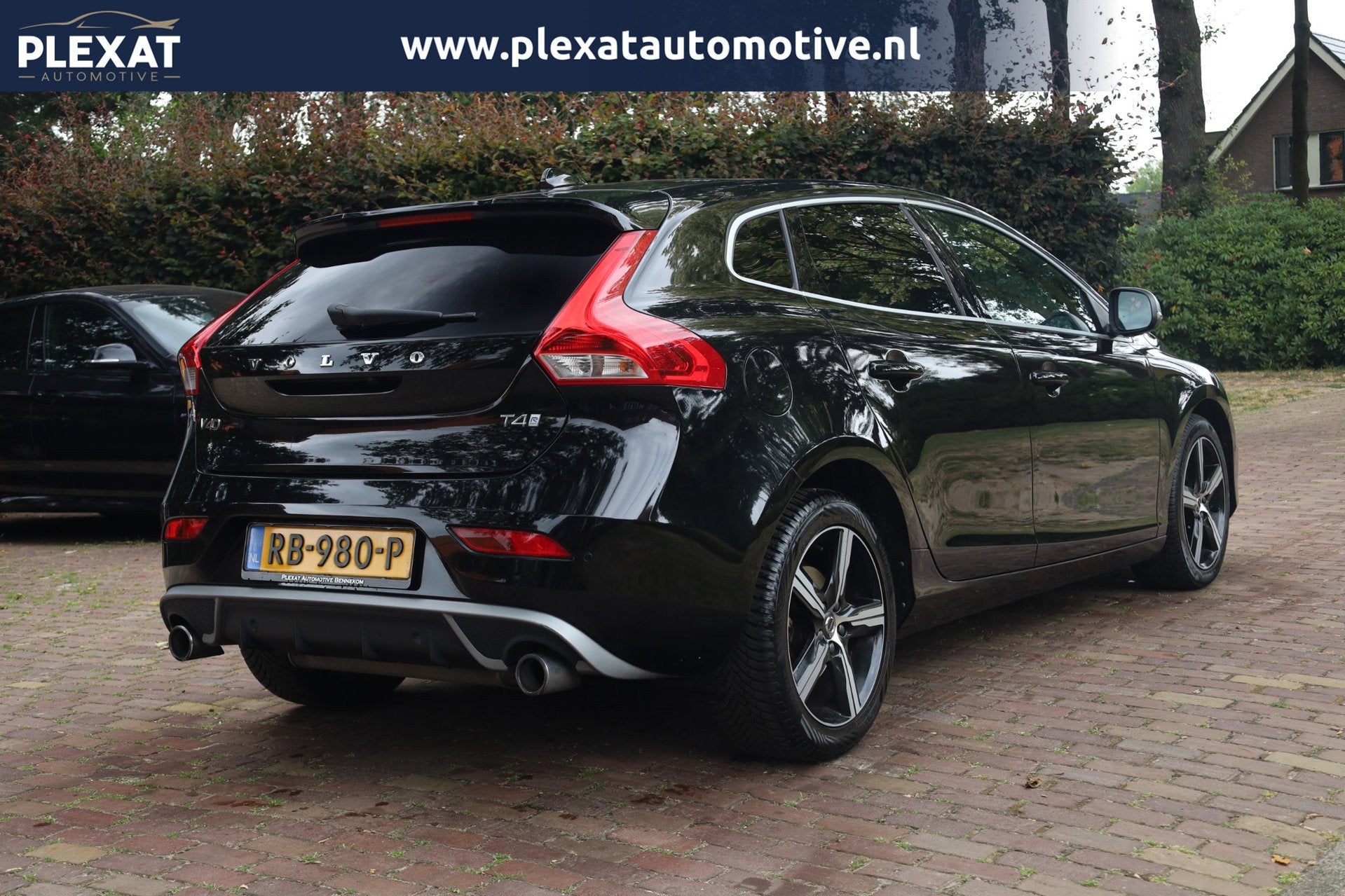 Volvo V40 2.0 T4 Business Sport Aut. | R-design | Camera | L, Auto's, Volvo, Dealer onderhouden, Gebruikt, Zwart, Bedrijf