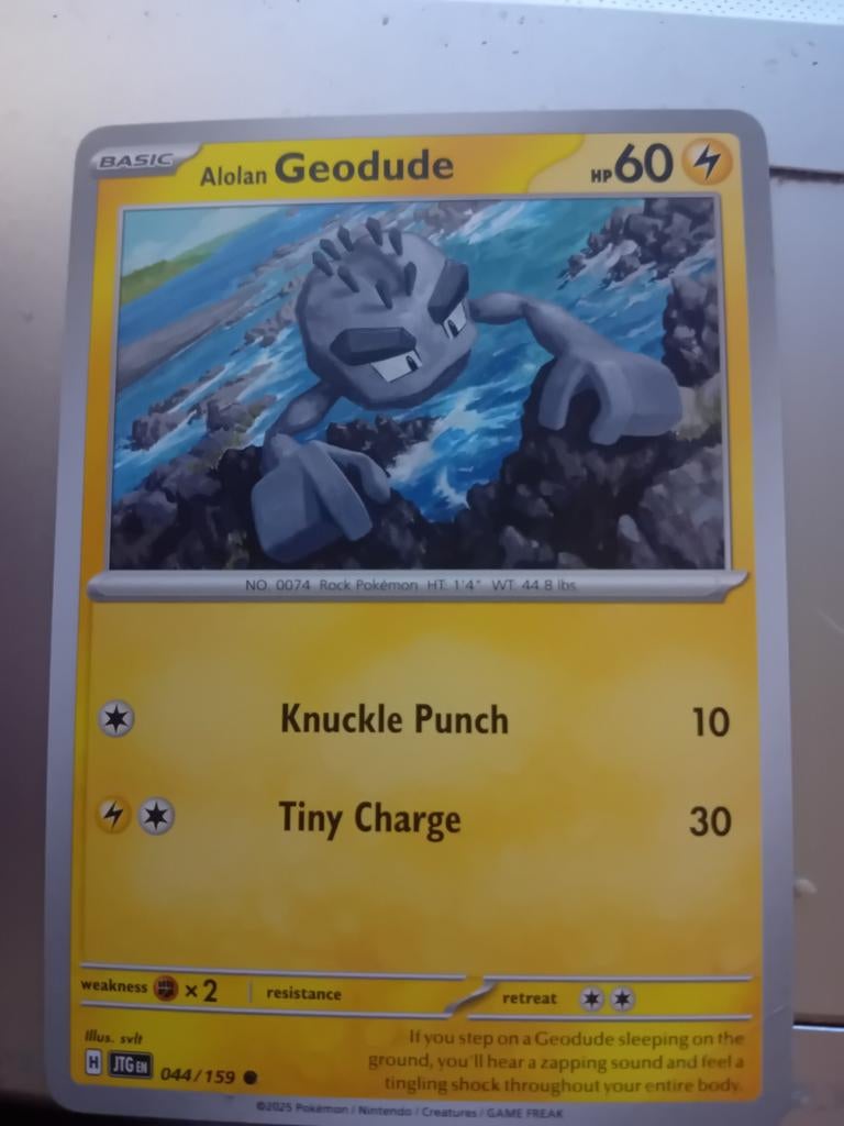 Alolan Geodude Pokémon Kaart - JTG IN 044/159, Ophalen of Verzenden, Zo goed als nieuw, Losse kaart, Foil