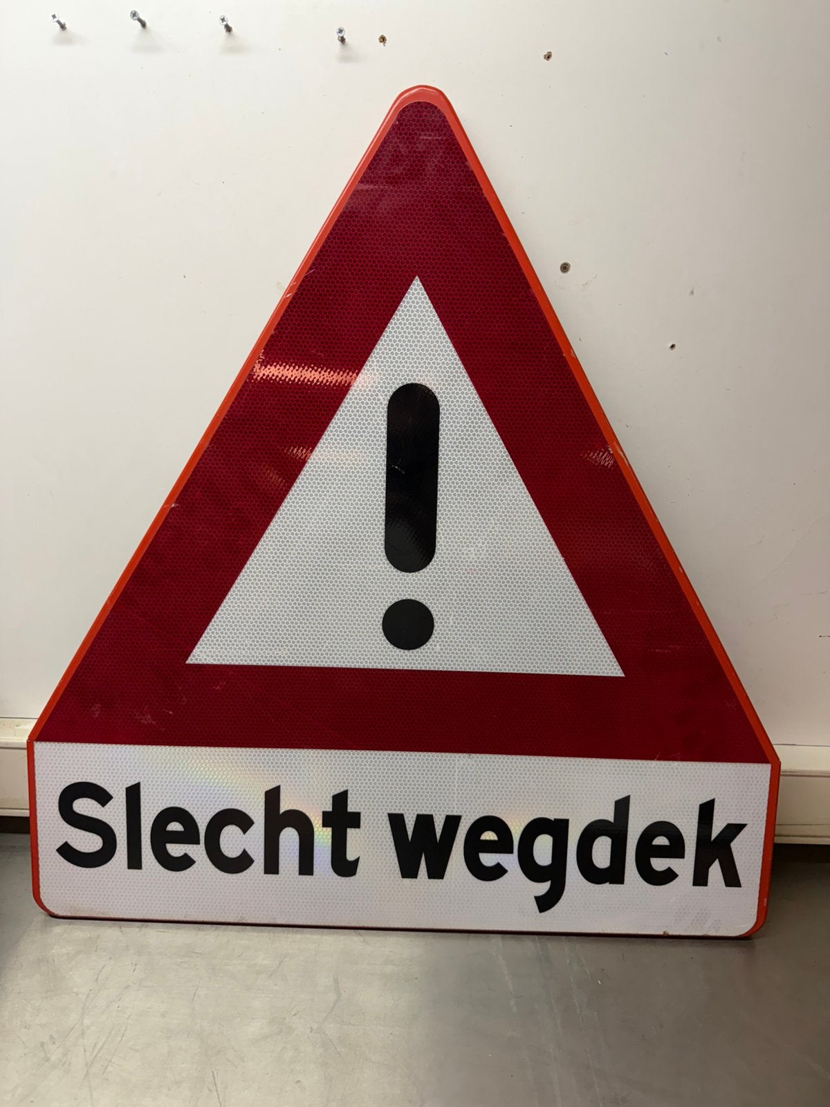Verkeersbord J37 met onderschrift “Slecht wegdek”, Ophalen, Zo goed als nieuw