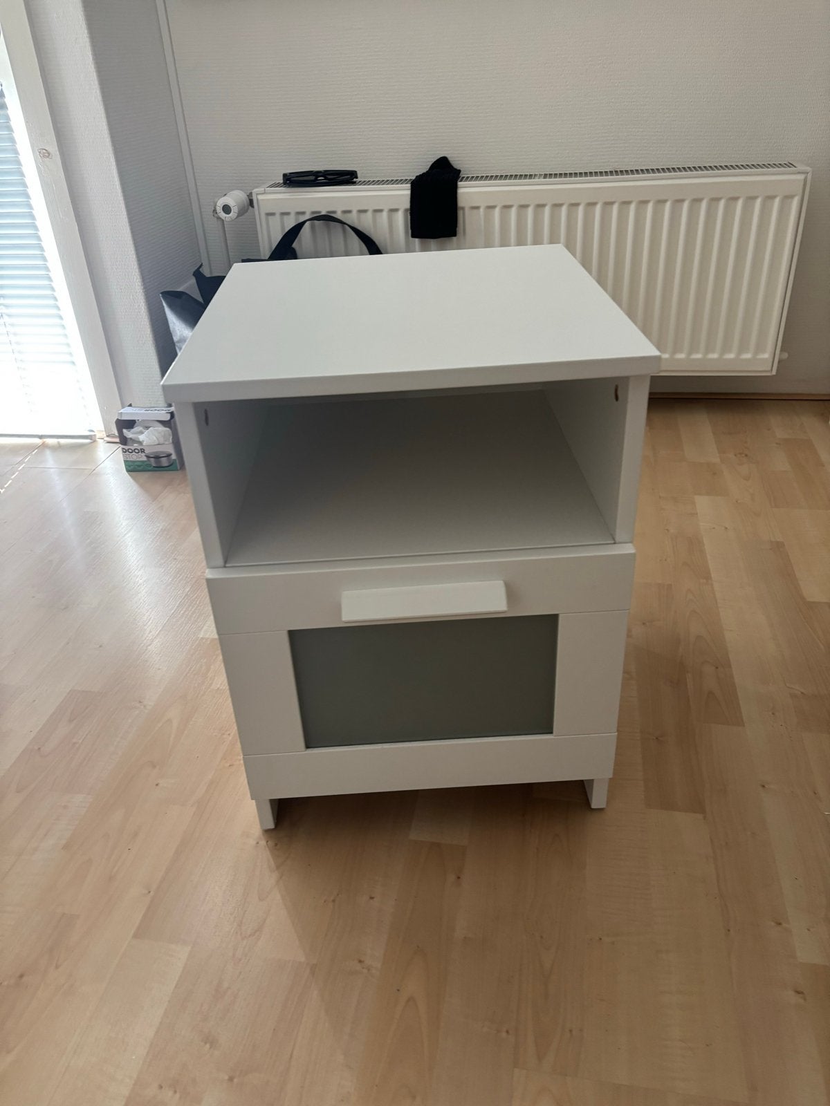 IKEA BRIMNES Nachtkastje wit met lade en open vak, Huis en Inrichting, Ophalen, Minder dan 45 cm, 55 tot 70 cm, Zo goed als nieuw