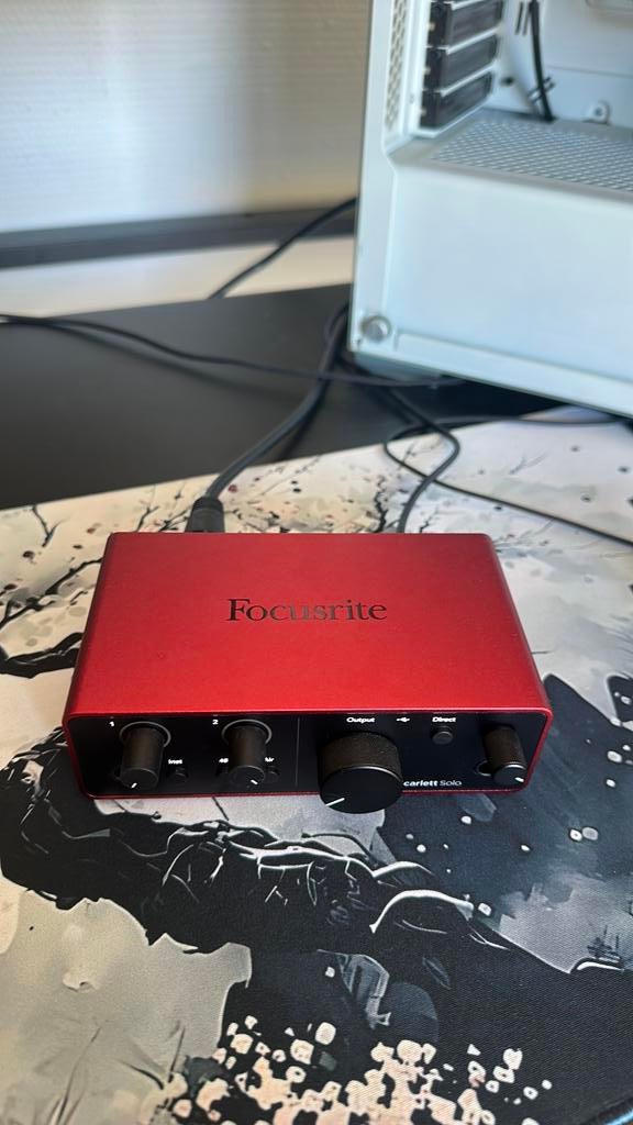 Focusrite scarlet solo gen 4 zgan, Ophalen of Verzenden, Zo goed als nieuw, 120 watt of meer, Overige merken