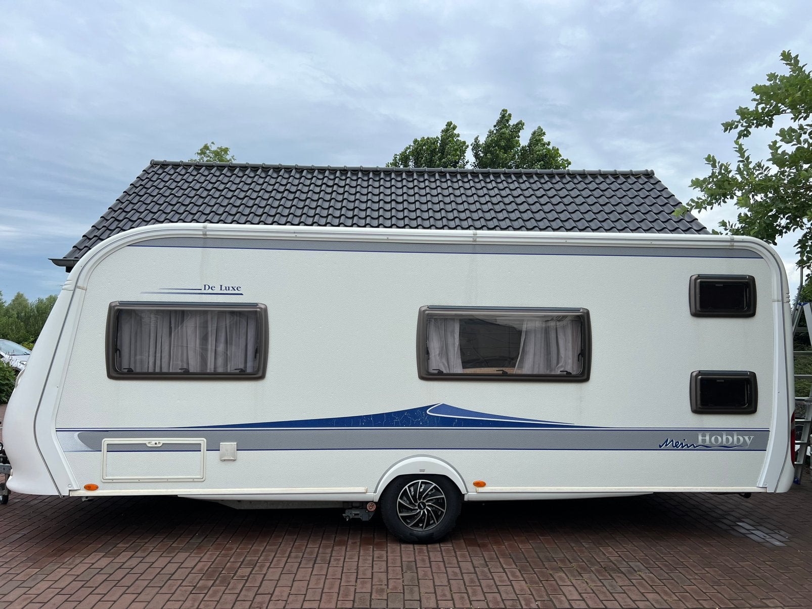 Hobby 560 KMFE Stapelbed | 2009 | Mover | Fietsendrager, Caravans en Kamperen, Caravans, Stapelbed, Rondzit, Hobby, Bedrijf