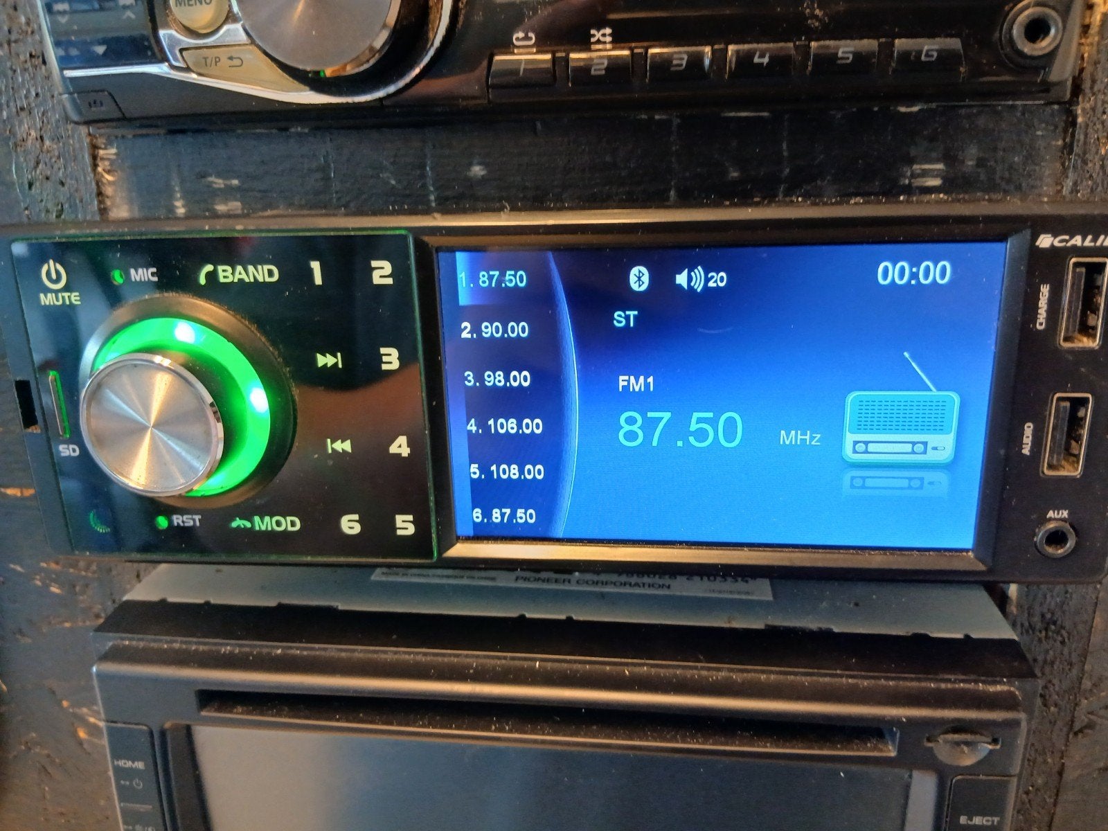 caliber dab radio met Bleuthoot en usb, Auto diversen, Ophalen of Verzenden