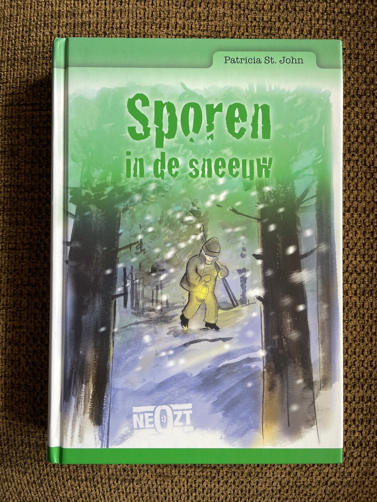 P. Saint John - Sporen in de sneeuw, P. Saint John, Ophalen of Verzenden, Zo goed als nieuw, Fictie