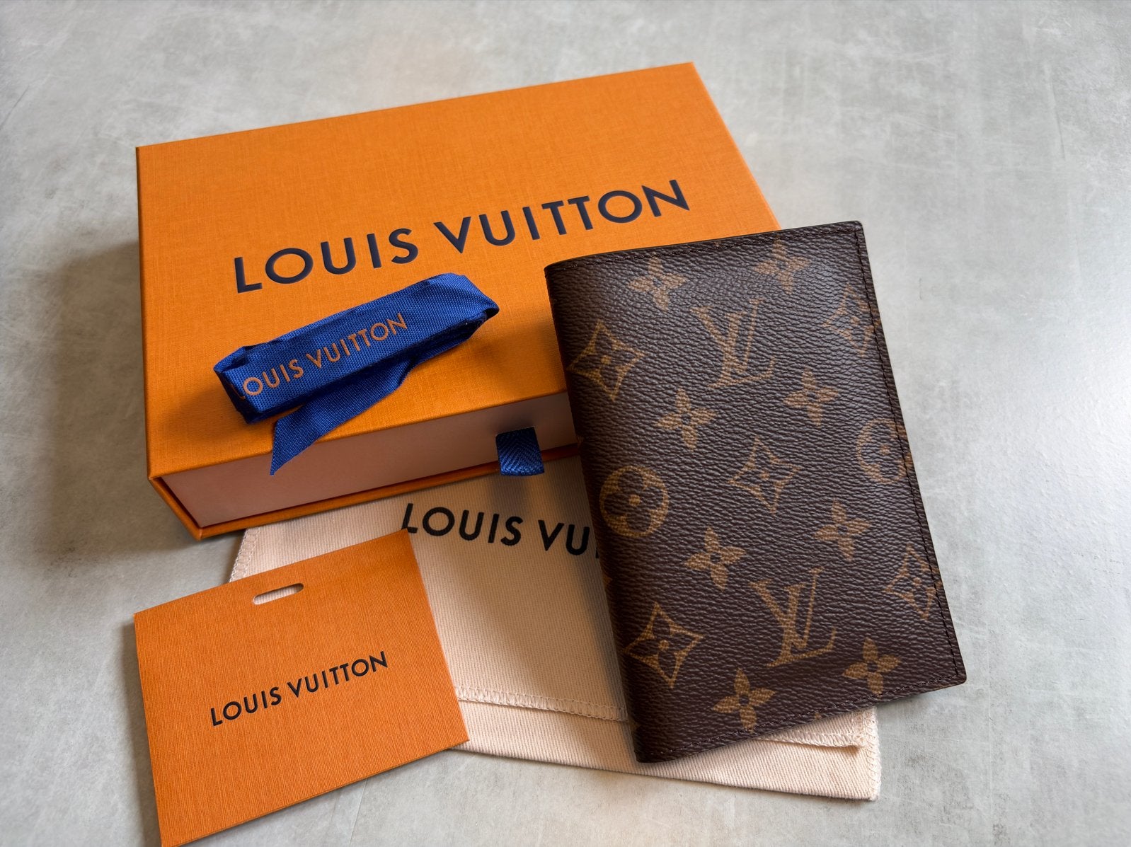 Louis Vuitton Paspoorthoes Monogram Canvas M64502, Ophalen of Verzenden, Nieuw, Bruin, Overige typen