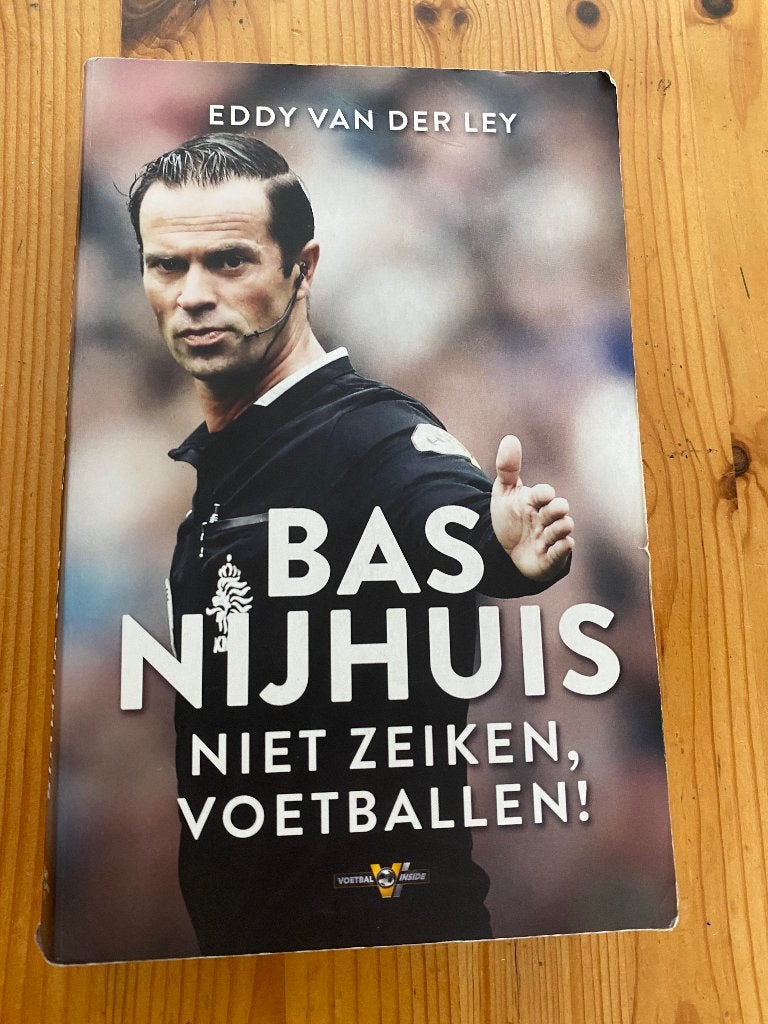 Bas Nijhuis niet zeiken voetballen! Eddy van der Ley, Ophalen of Verzenden, Gelezen, Balsport