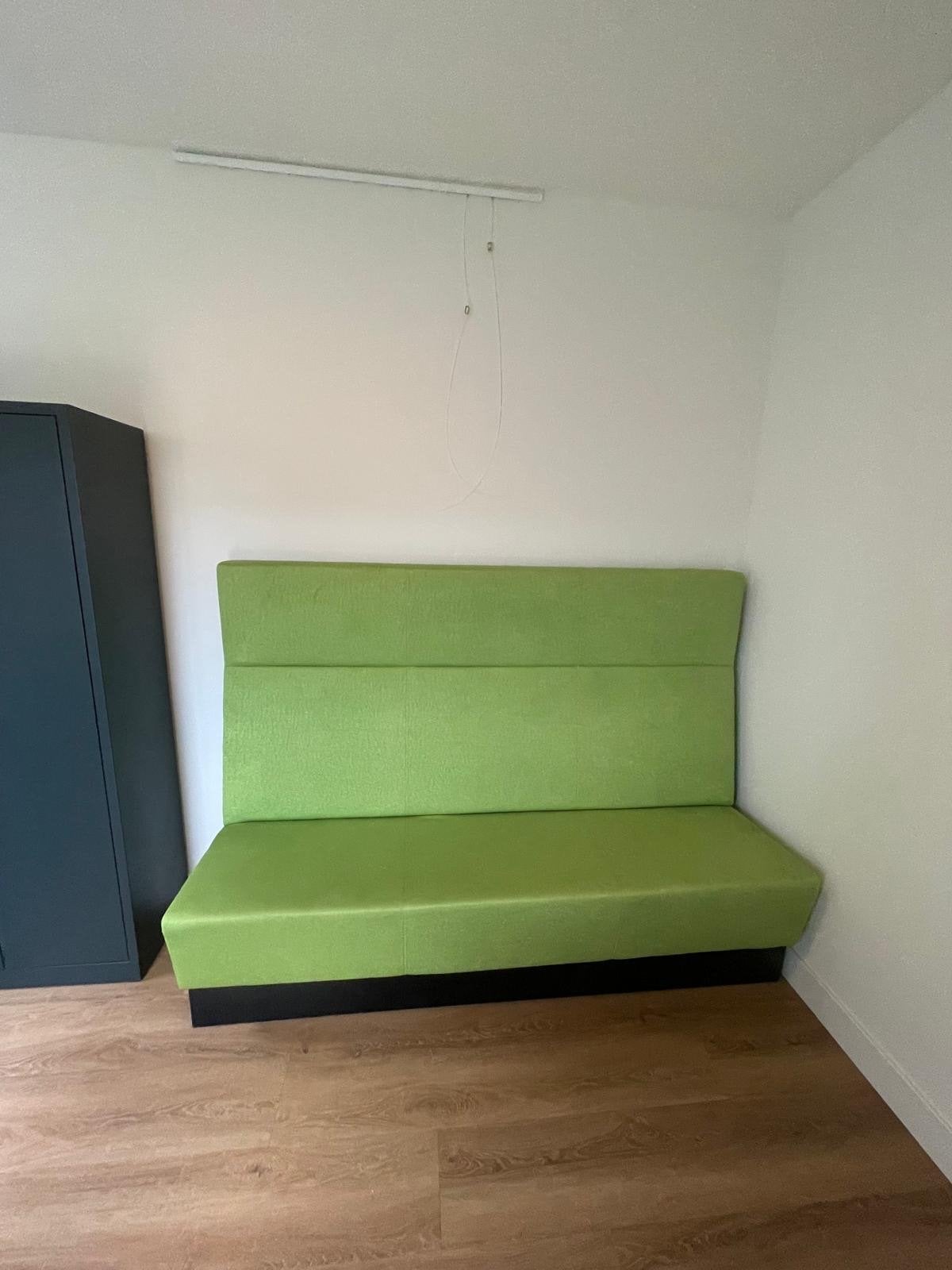 Comfortabele treinzit met tafel in appelgroen, Ophalen, Gebruikt, Minder dan 75 cm, 150 tot 200 cm