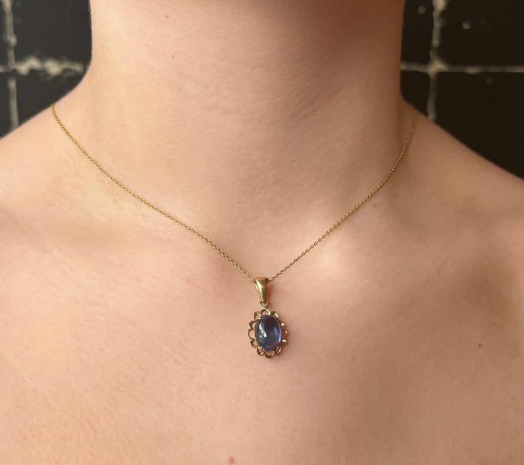 Blauwe saffier fraaie 14k gouden ketting hanger edelsteen, Voordeelsieraden, Ophalen of Verzenden, Zo goed als nieuw, Met edelsteen