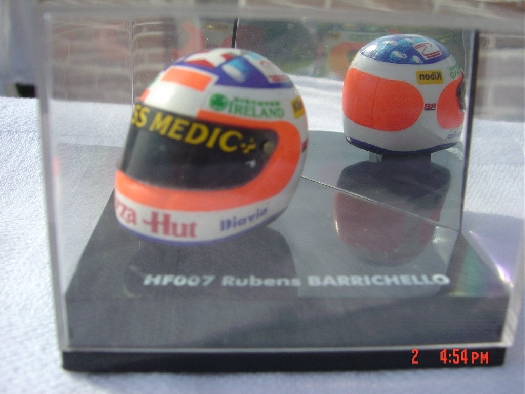 Chevrolet red Corvette C5 model helm Rubens Barrichello, Ophalen of Verzenden, Zo goed als nieuw, Formule 1
