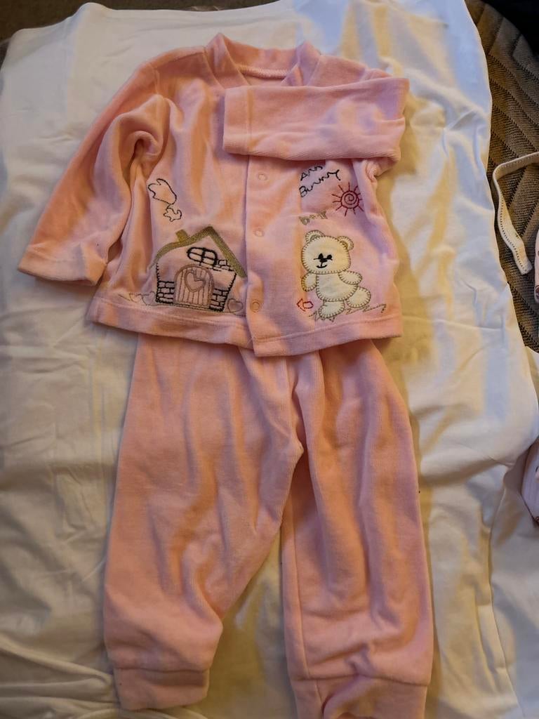 Roze baby pyjama set met beer en huisje, Kinderen en Baby's, Babykleding | Maat 68, Ophalen of Verzenden, Zo goed als nieuw