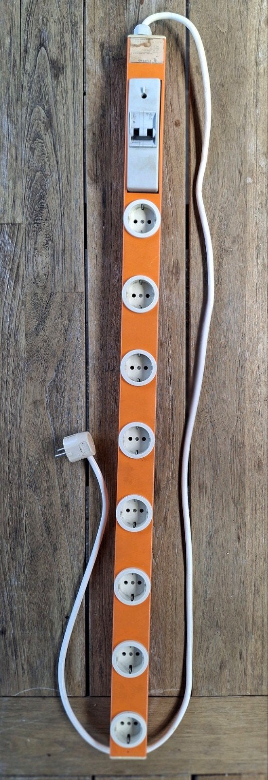 KNURR STEKKERDOOS MET AARDLEKSCHAKELAAR in zeer goede staat, Ophalen of Verzenden, Zo goed als nieuw, Overige merken, Stekkerdoos