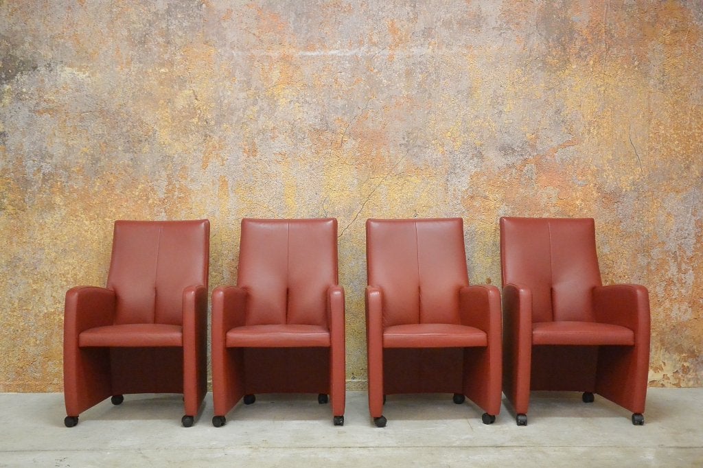 ZGAN 4 rode leren verrijdbare Leolux Lapita design stoelen, Leolux, Leolux, Ophalen of Verzenden, Zo goed als nieuw