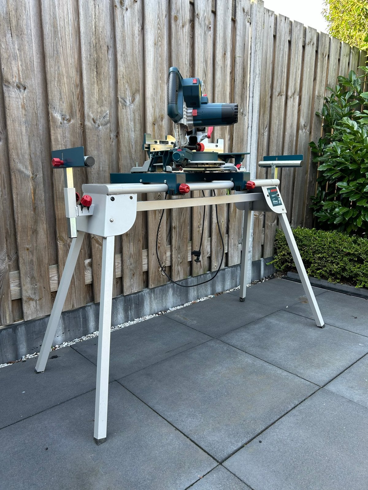 Bosch GCM 8 SJL Afkortzaag met GTA 2600 Onderstel, Ophalen, 70 mm of meer, Zo goed als nieuw, Afkortzaag