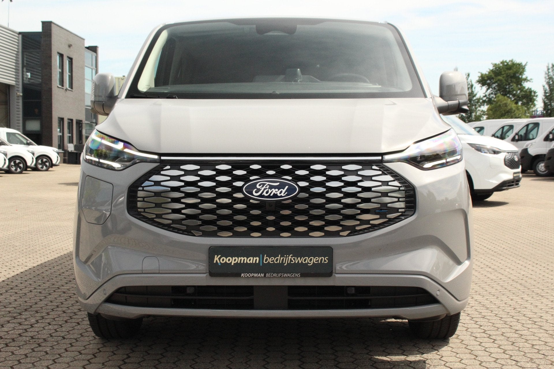 Ford E-Transit Custom 320 L2H1 Limited DC | 71 kWh | 160kW/2, Auto's, Automaat, Achterwielaandrijving, Electronic Stability Program (ESP)