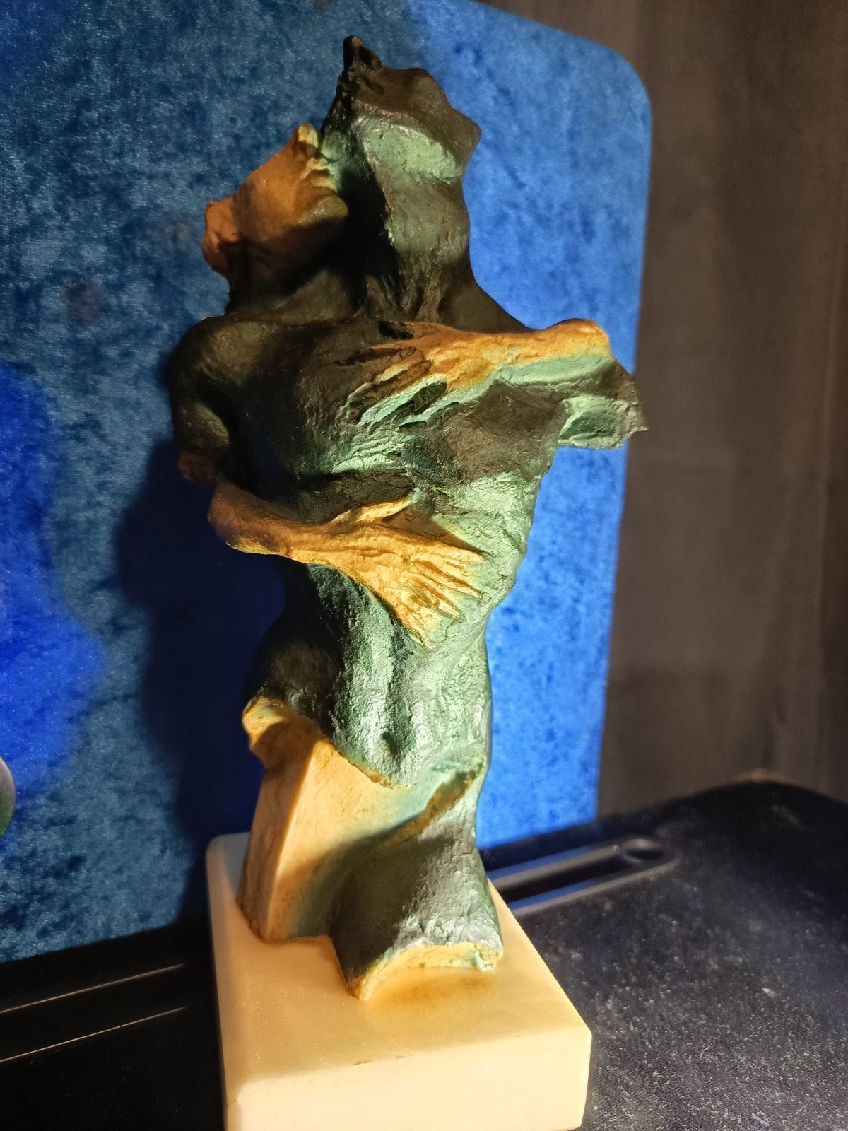 Abstract sculptuur 'Omhelzing' - Bronskleurig, Ophalen of Verzenden, 20 - 50 cm, Beeld, Abstract
