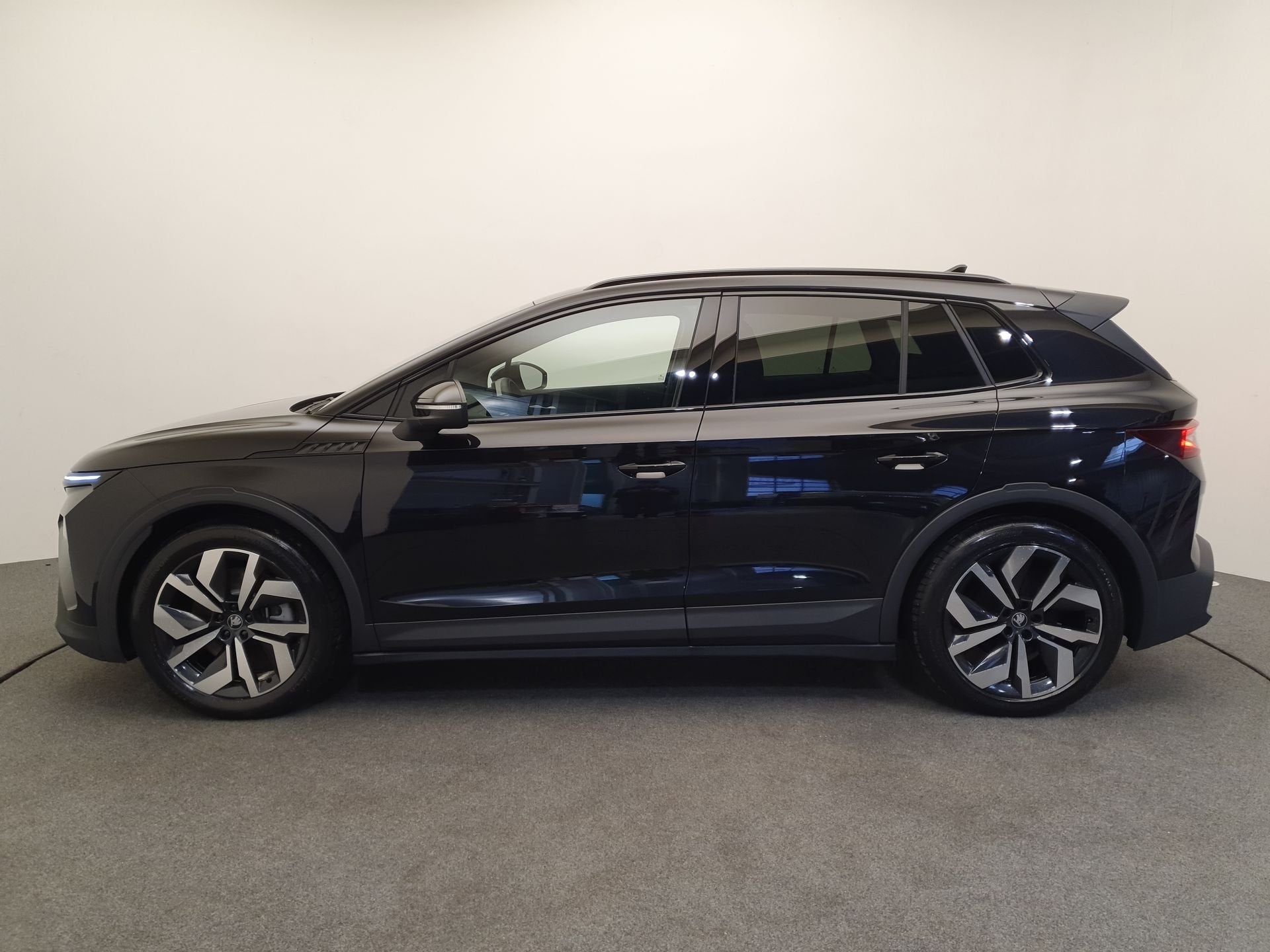 Skoda Elroq 85 Sportline Wegklapbare trekhaak, Camera, Auto's, Automaat, 12 maanden, Achterwielaandrijving, Gebruikt