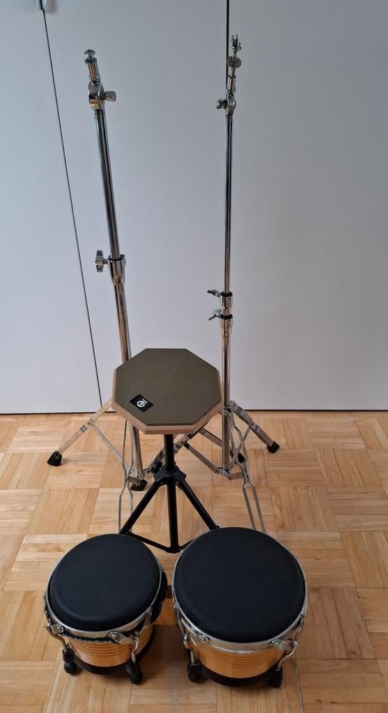 Te koop: 2x standaard voor bekkens, oefen drum, en bongo's, Muziek en Instrumenten, Ophalen of Verzenden, Gebruikt, Overige instrumenten