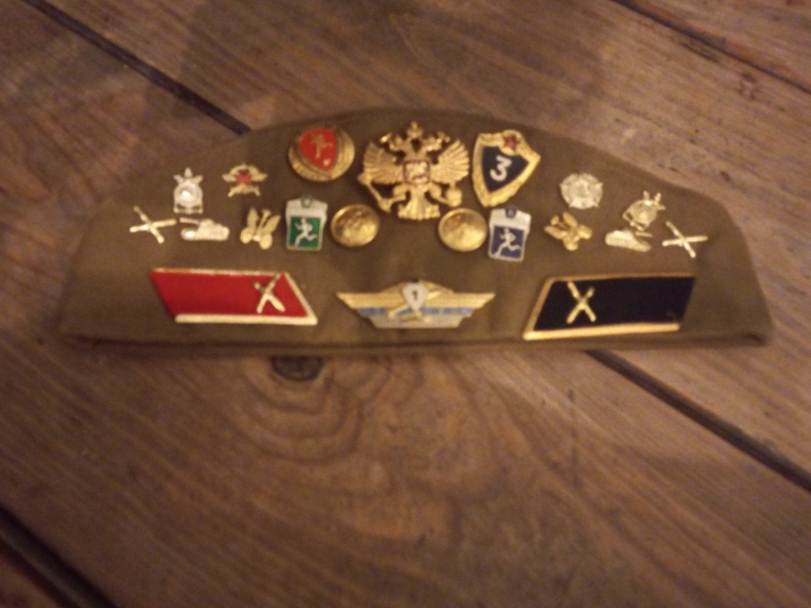 Russische militaire baret met insignes, Ophalen of Verzenden, Overige soorten, Overige gebieden, Helm of Baret