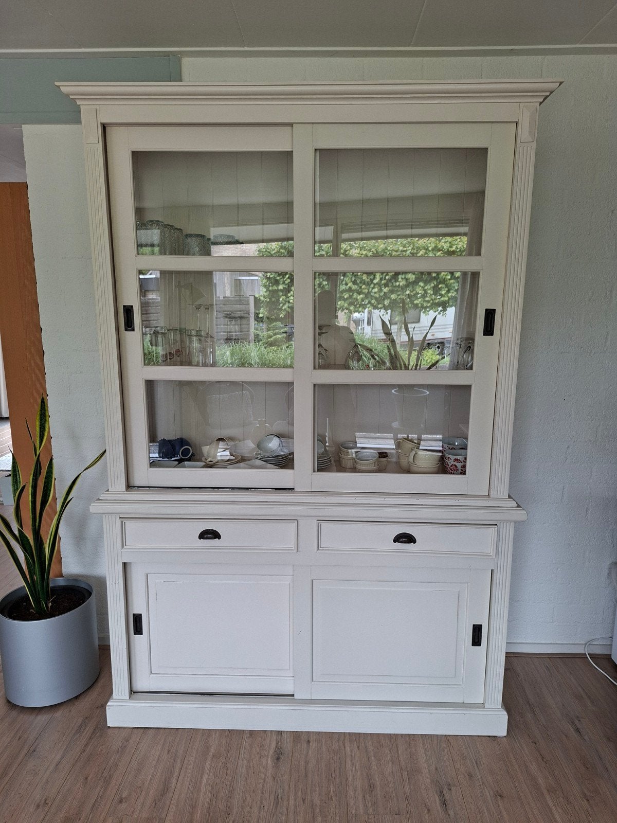 Witte vitrine- annex voorraadkast, Ophalen, Gebruikt, 150 tot 200 cm, 25 tot 50 cm