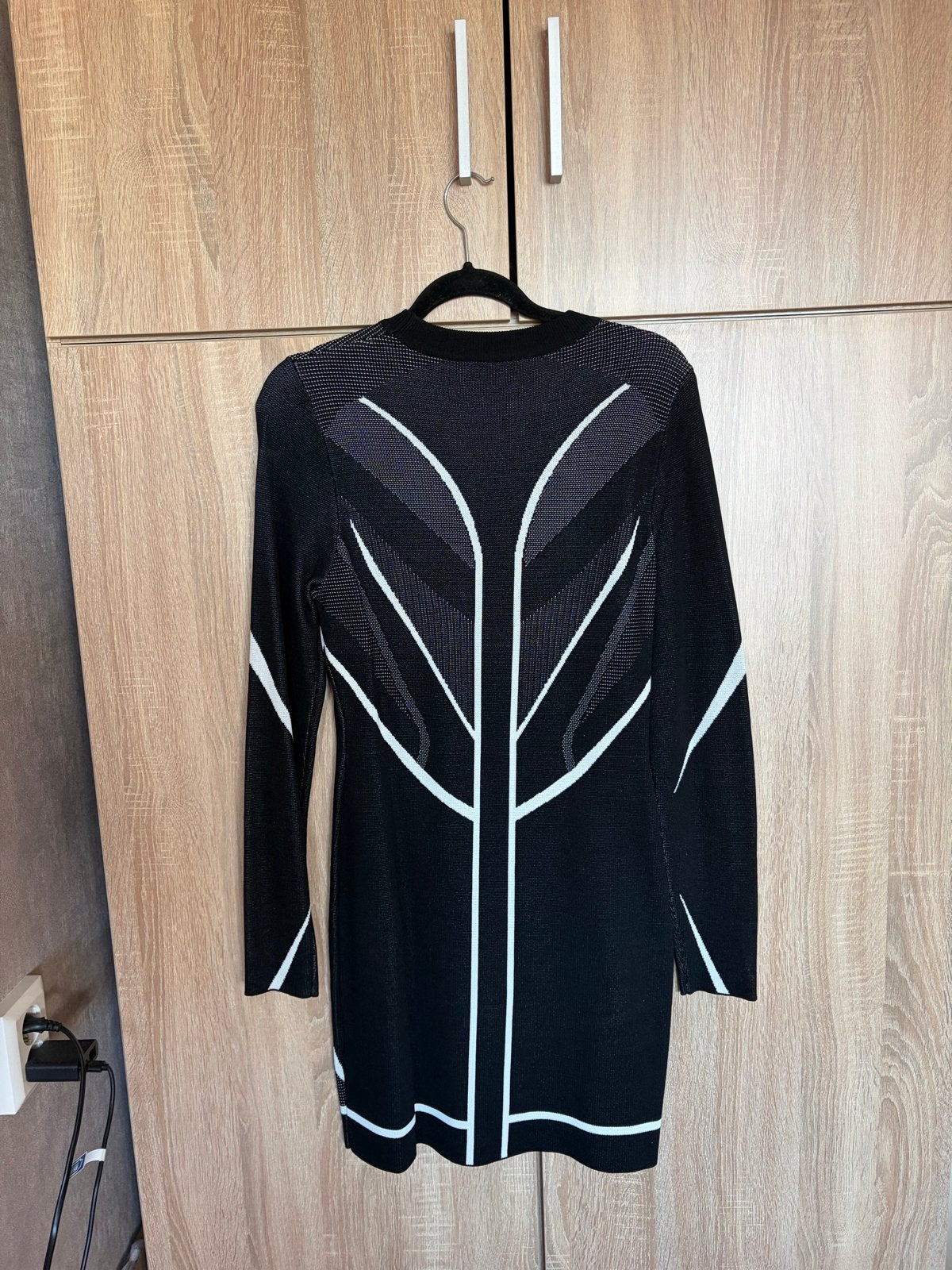 Nikkie jurk zwart met wit/grijs patroon maat 40, Kleding | Dames, Maat 38/40 (M), Verzenden, Zwart, Zo goed als nieuw