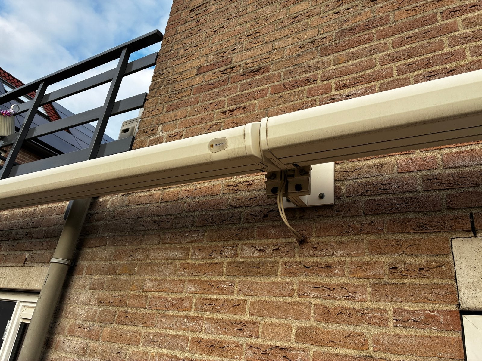 Elektrisch knikarmscherm Sunmaster, geel/wit gestreept, Ophalen, Gebruikt, 450 cm of meer, Elektrisch