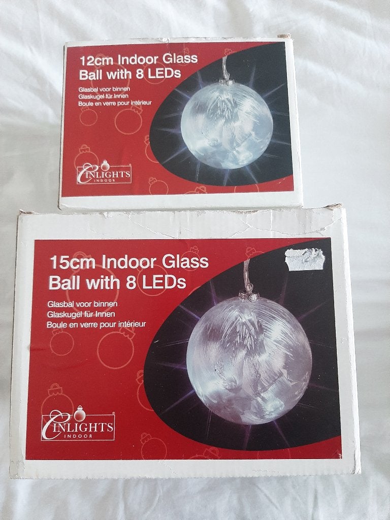 Twee glazen bollen met verlichting, Diversen, Ophalen of Verzenden, Zo goed als nieuw