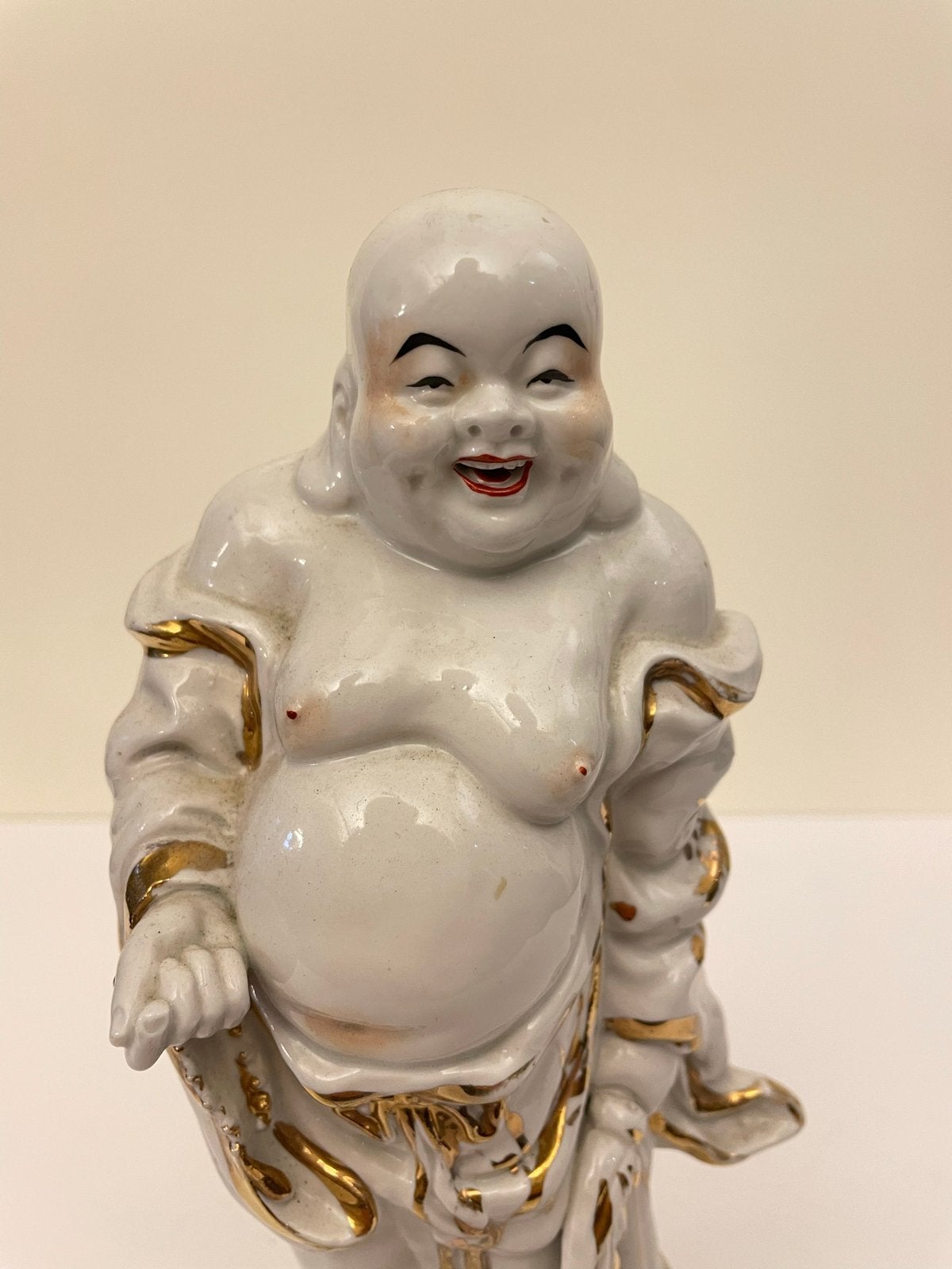 Lachende Boeddha beeldje, wit met goudkleurige accenten, Ophalen of Verzenden