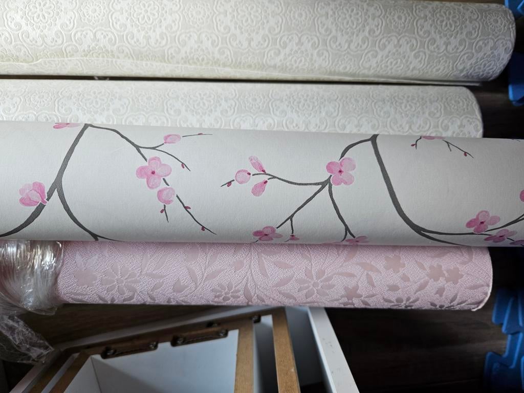 Diverse rollen behang: bloemen, takken, effen texturen, Ophalen, 10 tot 25 m², Roze, Bloemen, Romantisch, Klassiek