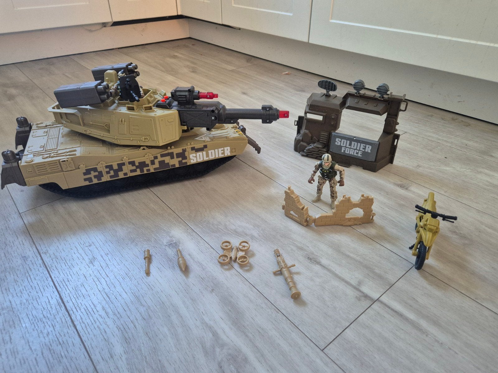 Soldier Force speelset: tank, motor en accessoires, Ophalen of Verzenden, Gebruikt