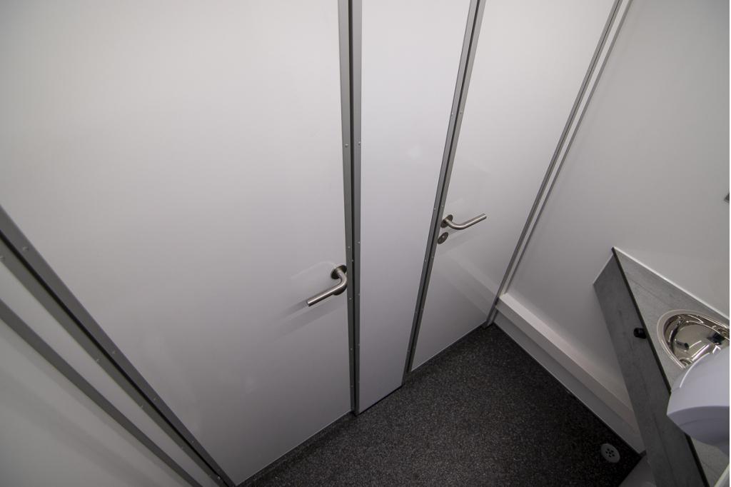 Luxe Toiletwagen | 2 dames 1 heren 2 urinoirs | 110 PVC, Zakelijke goederen, Ophalen of Verzenden, Niet ingevuld, Niet ingevuld