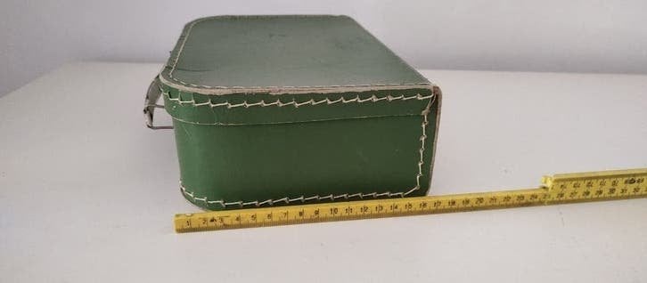 K730 VINTAGE jaren 60 kinderkoffer van geperst karton groen, Overige materialen, Gebruikt, Onbekend, Minder dan 50 cm