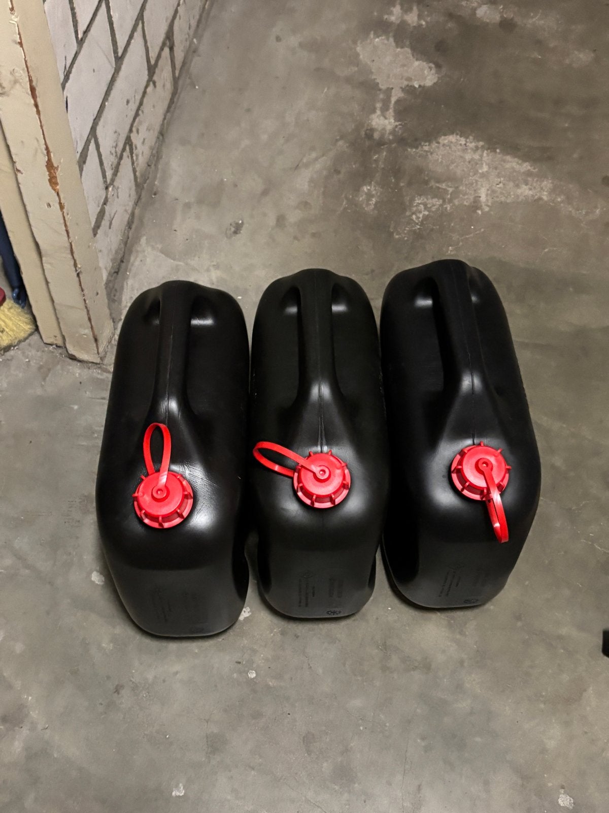 3x 10L Benzine jerrycans met schenktuit, Ophalen, Gebruikt