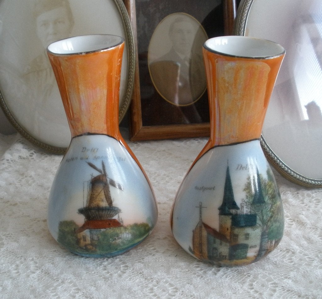 2 Antieke vaasjes Delft Oostpoort en Molen / souvenir, Ophalen of Verzenden