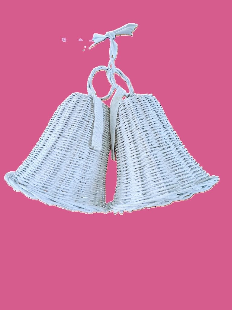 Mooie grote witte kerstklokken van rotan, set van twee., Ophalen of Verzenden, Zo goed als nieuw