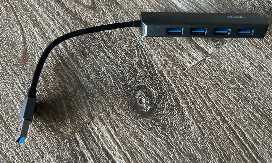 Adapter USB 4 poort, Ophalen of Verzenden, Zo goed als nieuw, Trust, 2 TB of meer