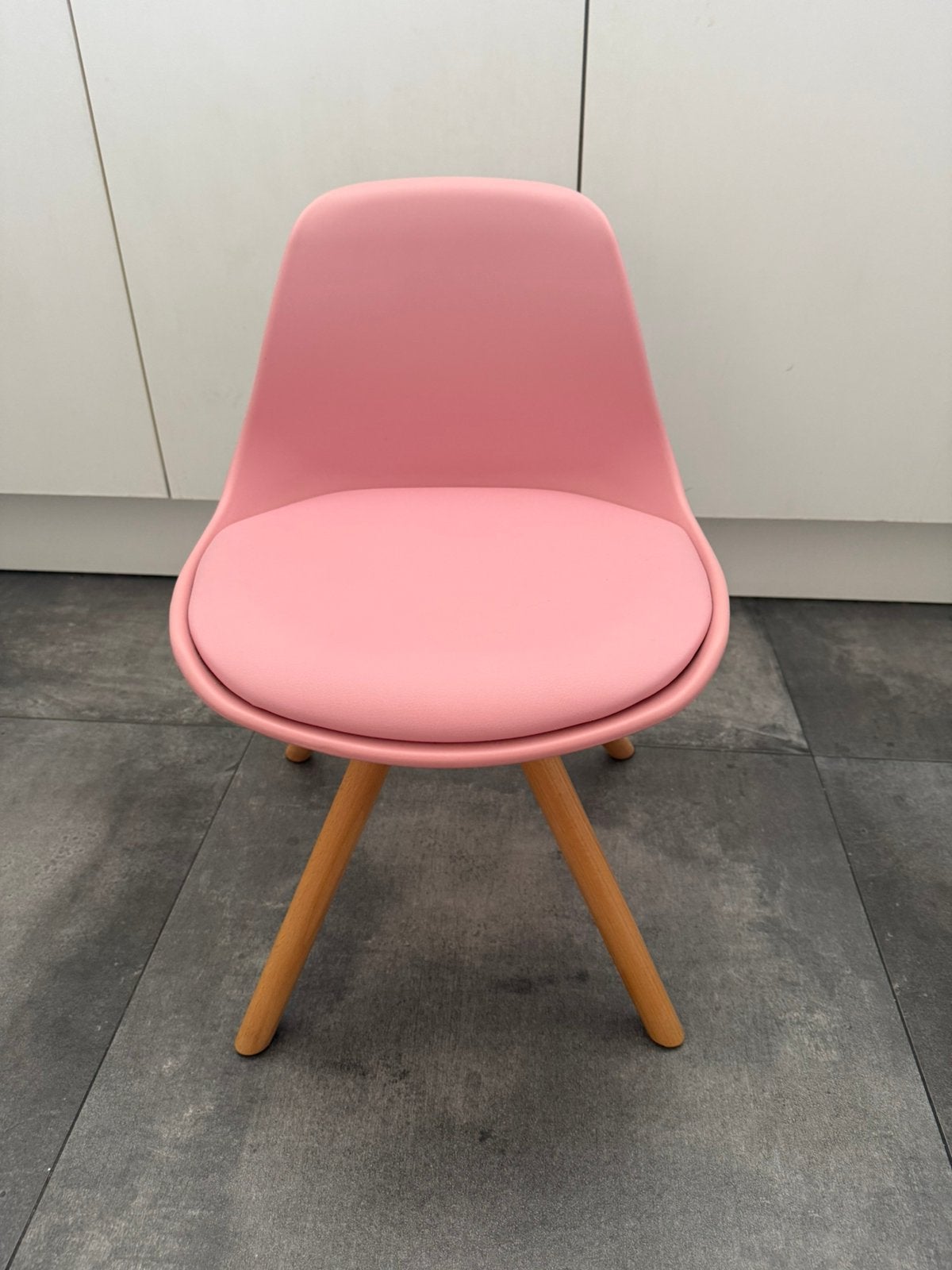 Roze kinderstoel (Woody van Nous living), Ophalen, Gebruikt, Stoel(en)