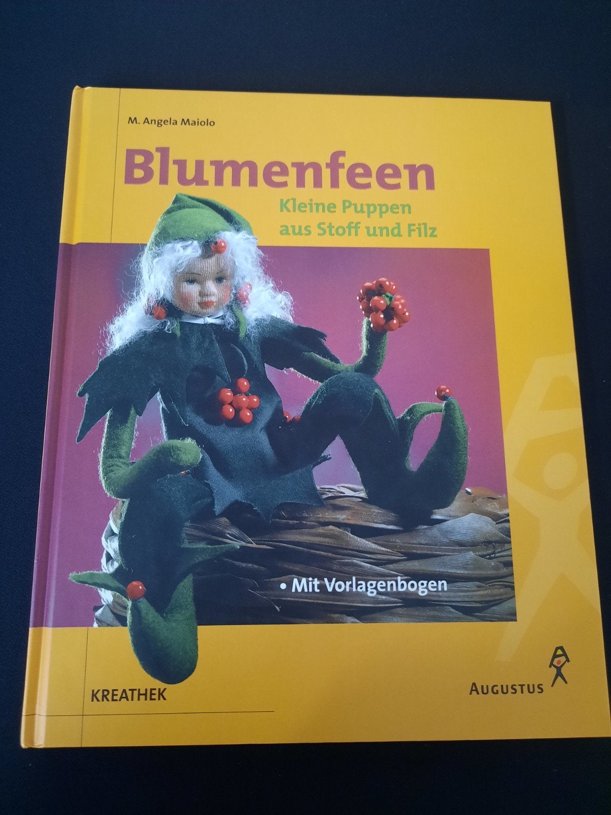 Blumenfeen: Kleine Poppen uit Stof en Vilt, Ophalen of Verzenden, Zo goed als nieuw, Poppen maken