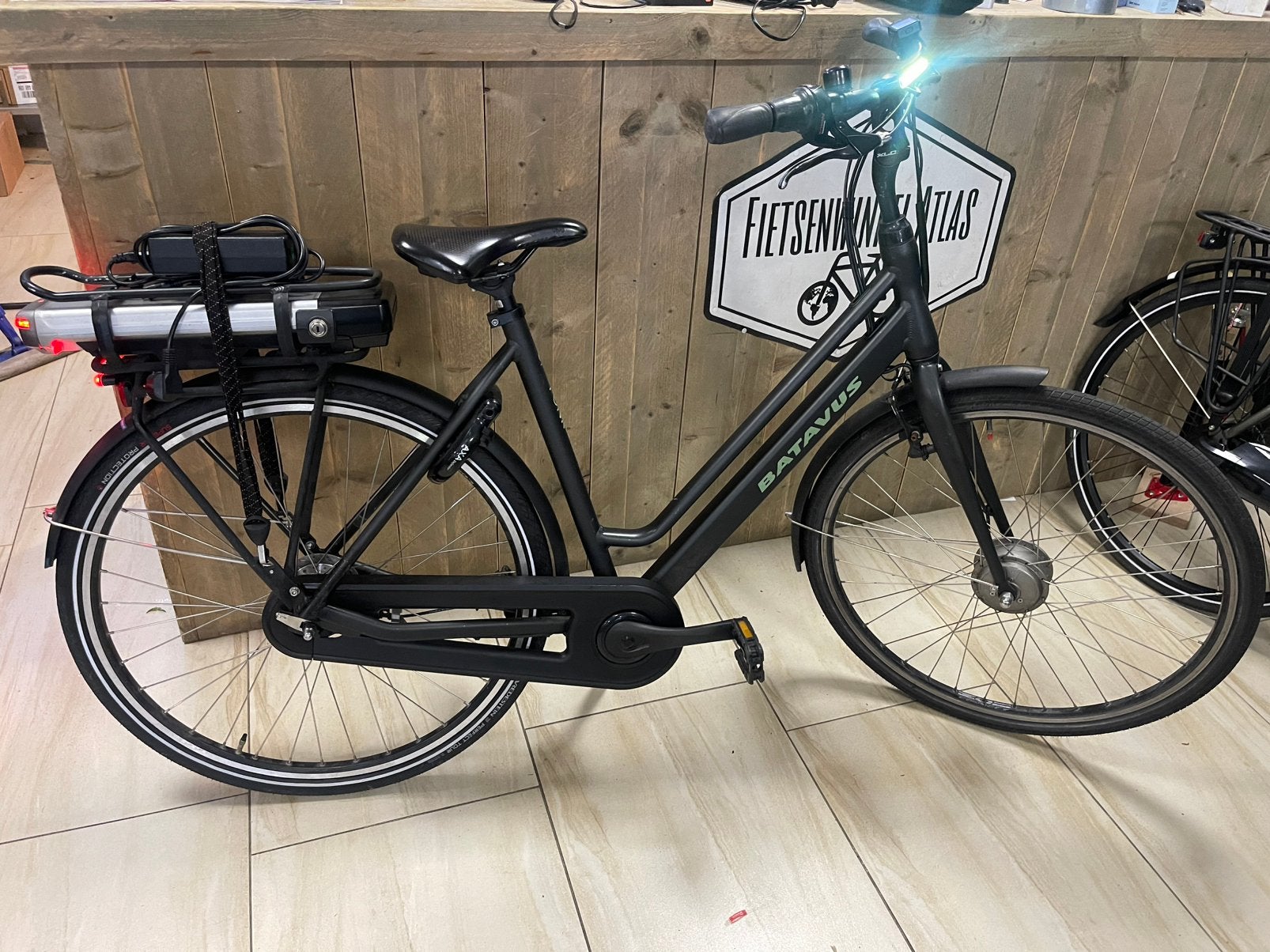 Batavus fonk elektrische 28 inch 7 versnellingen maat 57 cm, Ophalen, Zo goed als nieuw, 26 inch of meer, Versnellingen