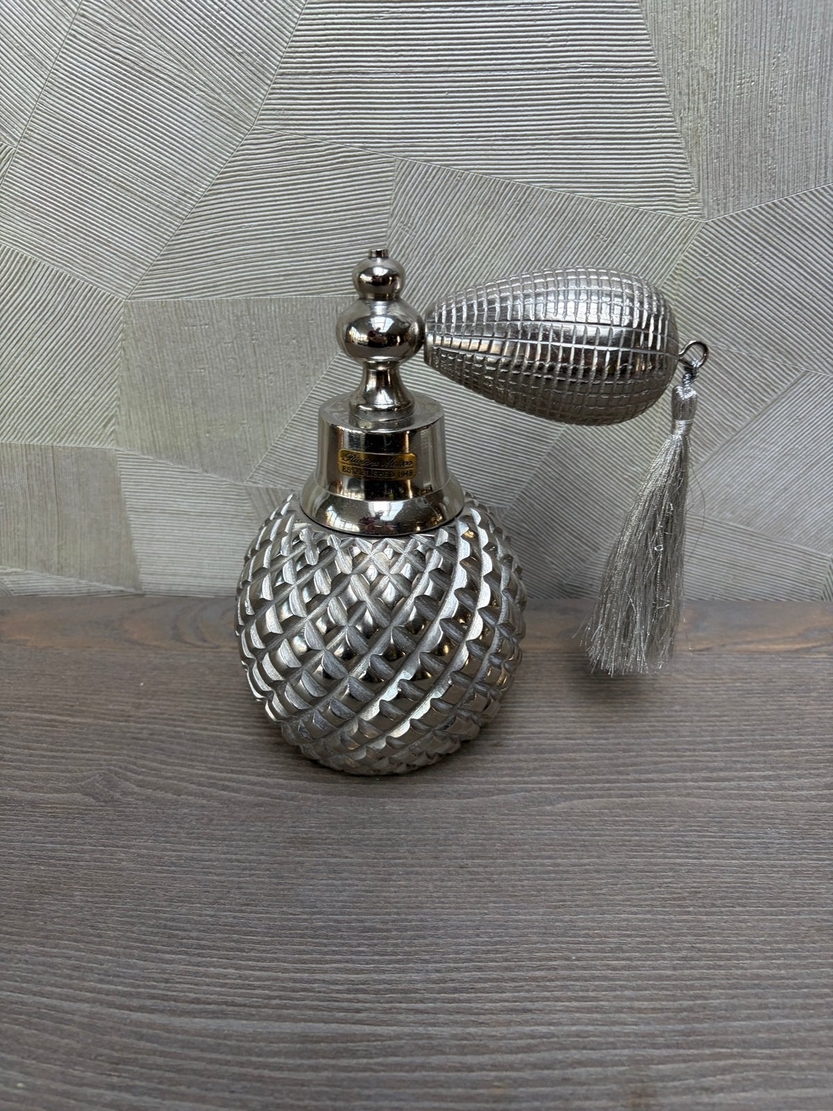 Decoratieve parfumfles met kwastje - Zilverkleurig, Ophalen of Verzenden, Zo goed als nieuw, Modern, Glas