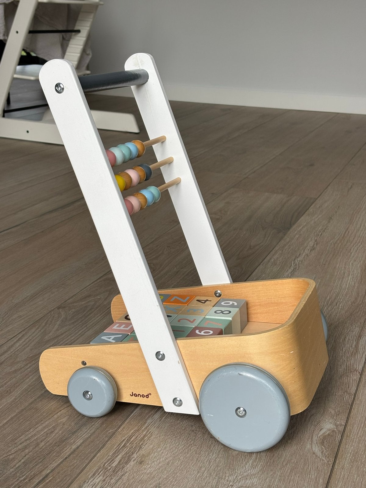 Janod Houten Loopwagen met Blokken en Telraam, Ophalen, Zo goed als nieuw, Overige typen, Met wieltjes