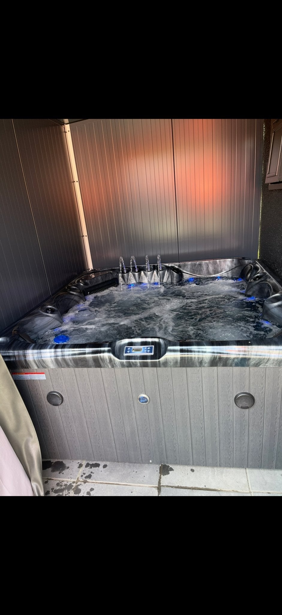 Luxe Jacuzzi / Spa, Ophalen, Gebruikt, Afdekzeil, Vast
