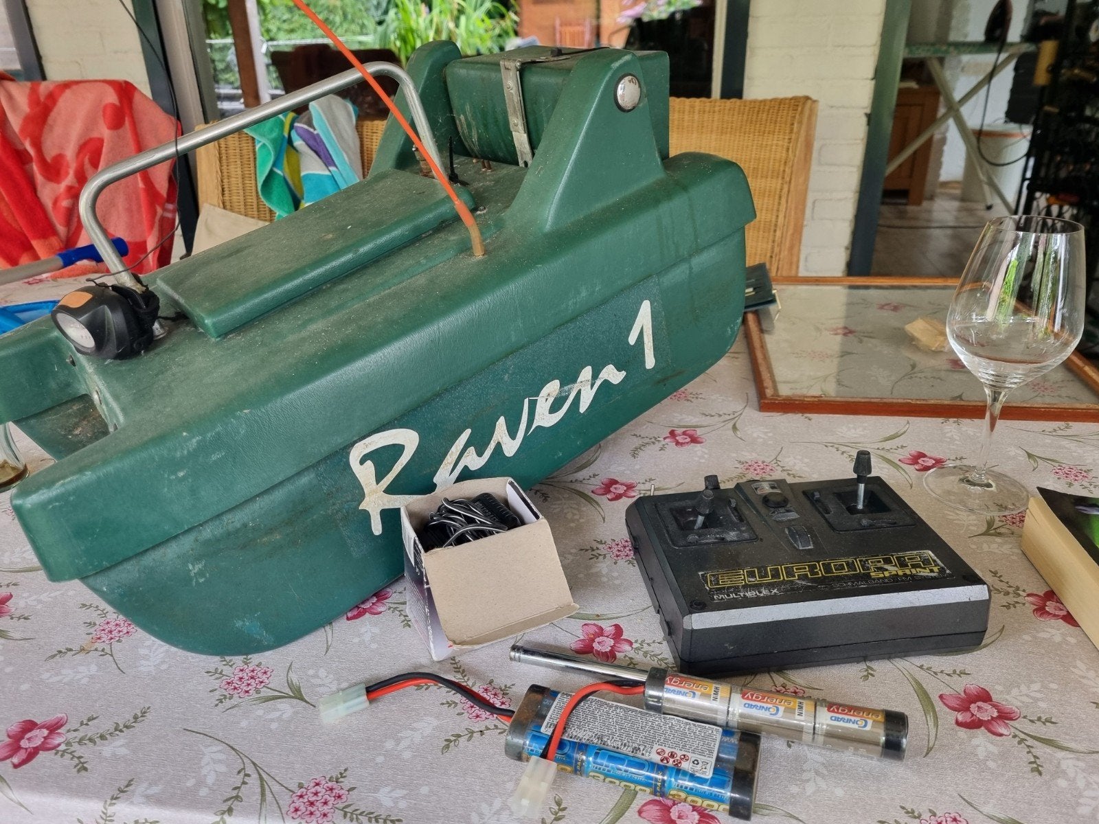 Voerboot Raven 1 met afstandsbediening en accu's, Watersport en Boten, Ophalen, Gebruikt, Overige typen