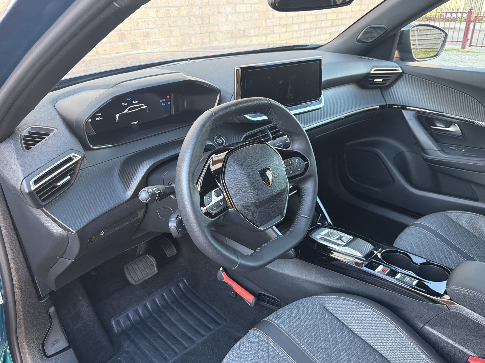 Peugeot 2008 1.2 Hybrid 145 Allure Automaat | Camera | PDC |, Auto's, Stof, Gebruikt, 1199 cc, Blauw