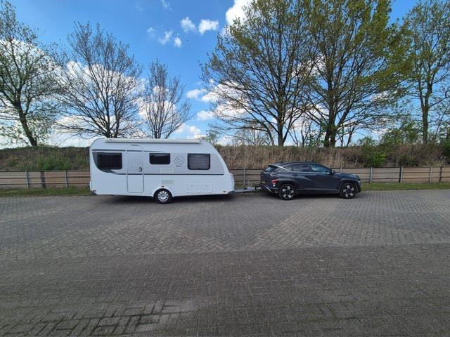 Te koop mooie Caravan Knaus Sport 460 EU uit 2016, Schokbreker, Treinzit, Particulier, 6 tot 7 meter