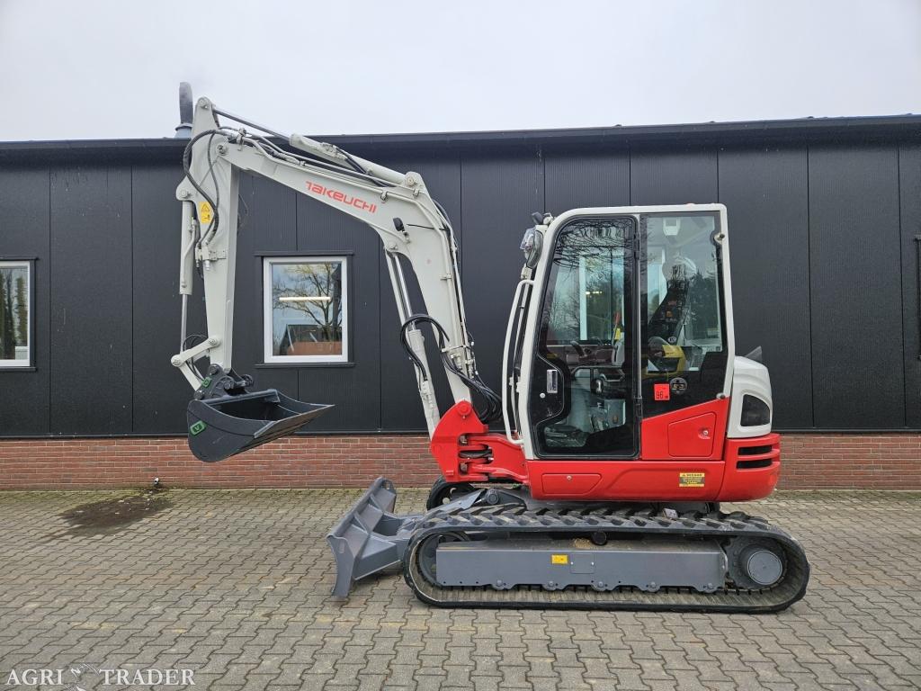 Takeuchi TB250-2 stage V, Zakelijke goederen, Machines en Bouw | Kranen en Graafmachines, Graafmachine