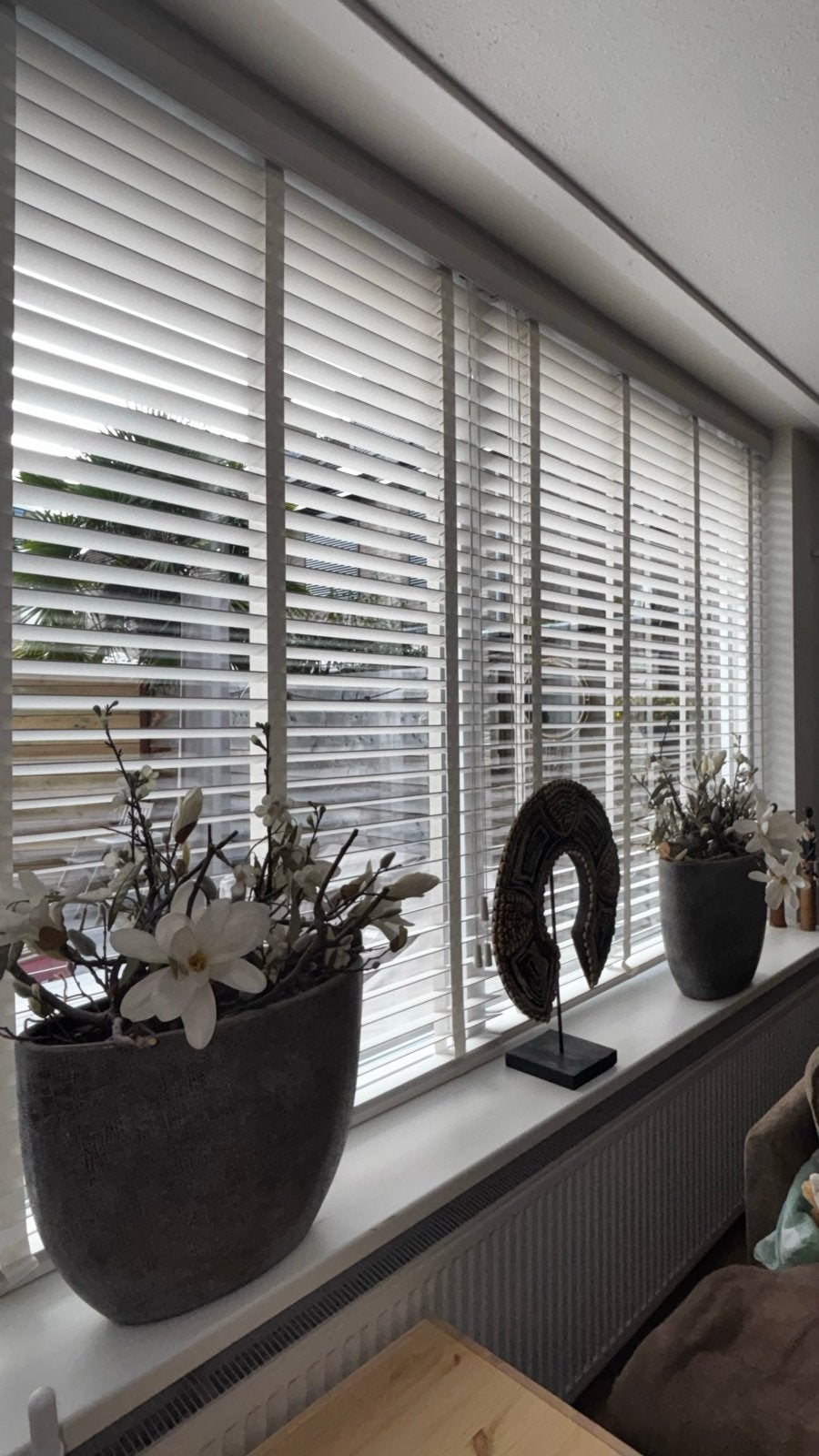 Decoratieve bloempotten met kunstbloemen 2 stuks, Ophalen, Zo goed als nieuw, Modern, Grijs