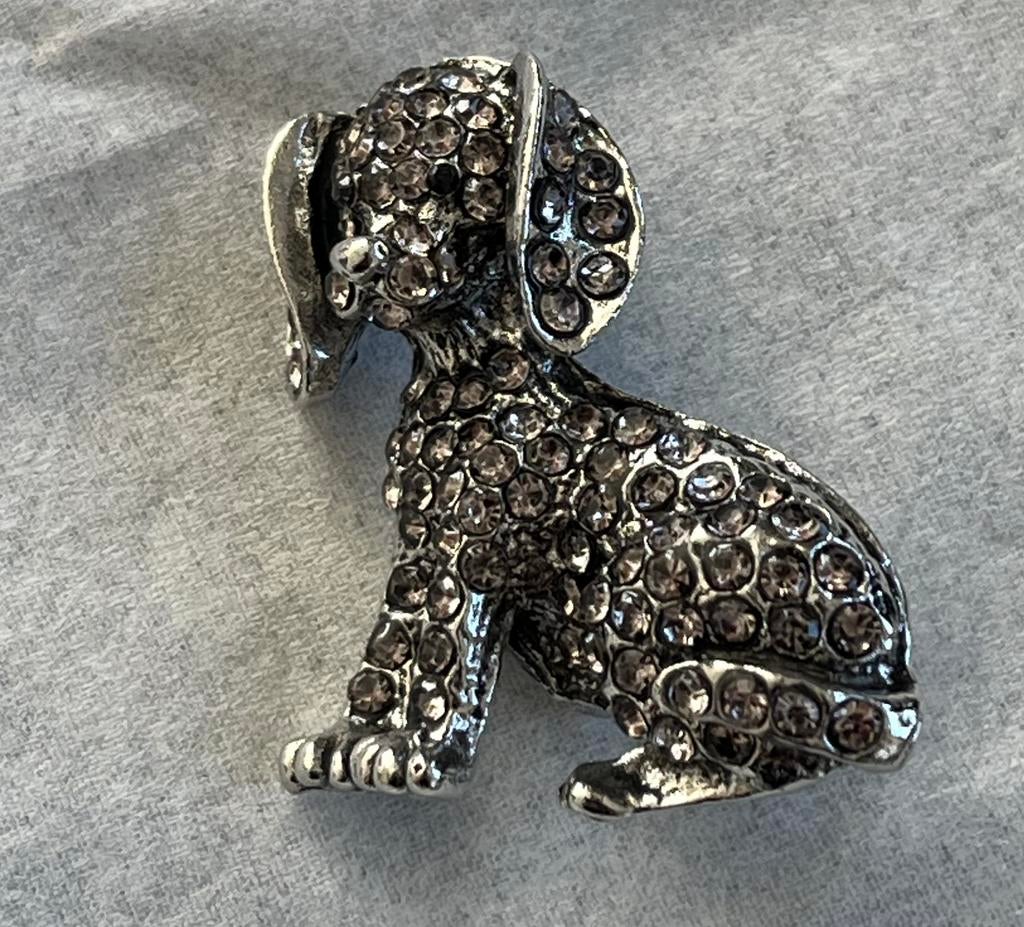 Nieuwe broche labradoodl / poedel 4 x 2,5, Sieraden, Tassen en Uiterlijk, Verzenden, Zo goed als nieuw, Overige materialen