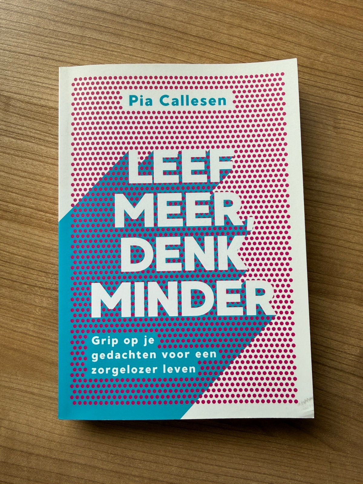 Pia Callesen - Leef meer, denk minder, Boeken, Ophalen of Verzenden, Zo goed als nieuw, Pia Callesen