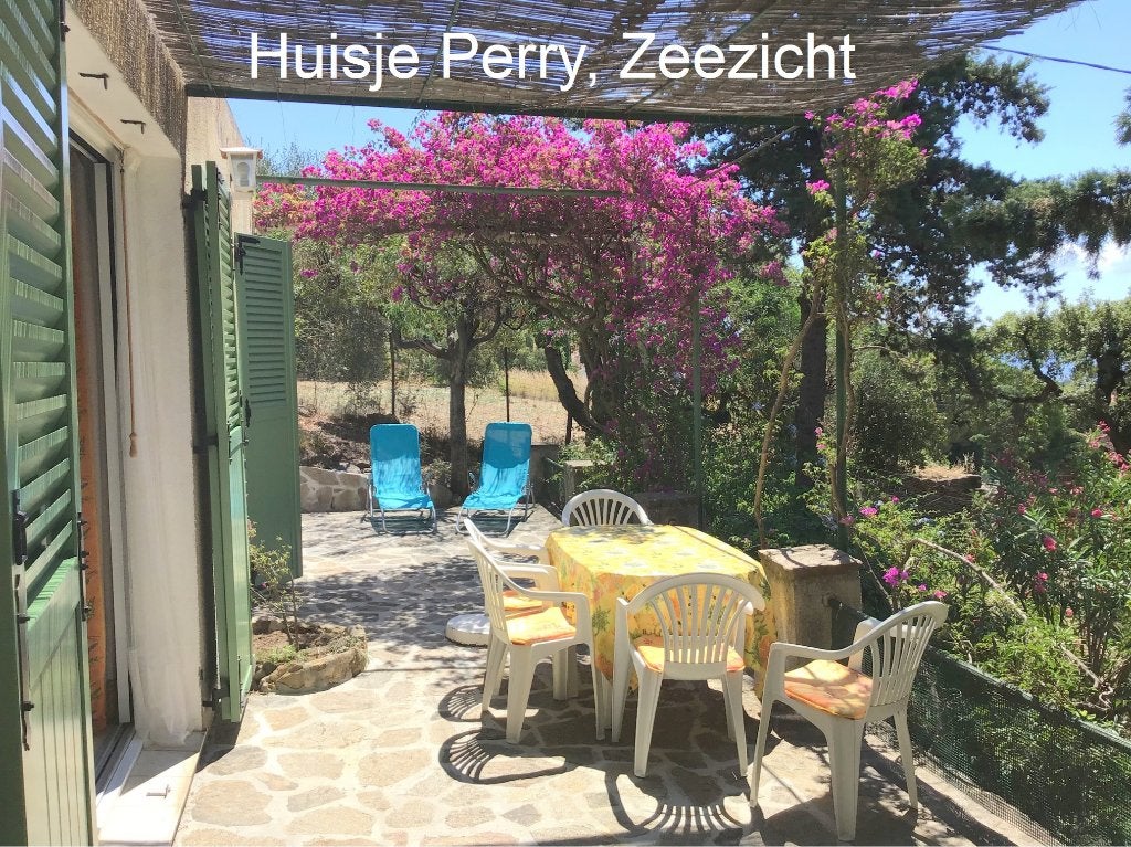 Twee vakantiehuisjes, heerlijk rustig, aan de Cote d'Azur, 5 personen, Wasmachine, 2 slaapkamers, Provence en Côte d'Azur