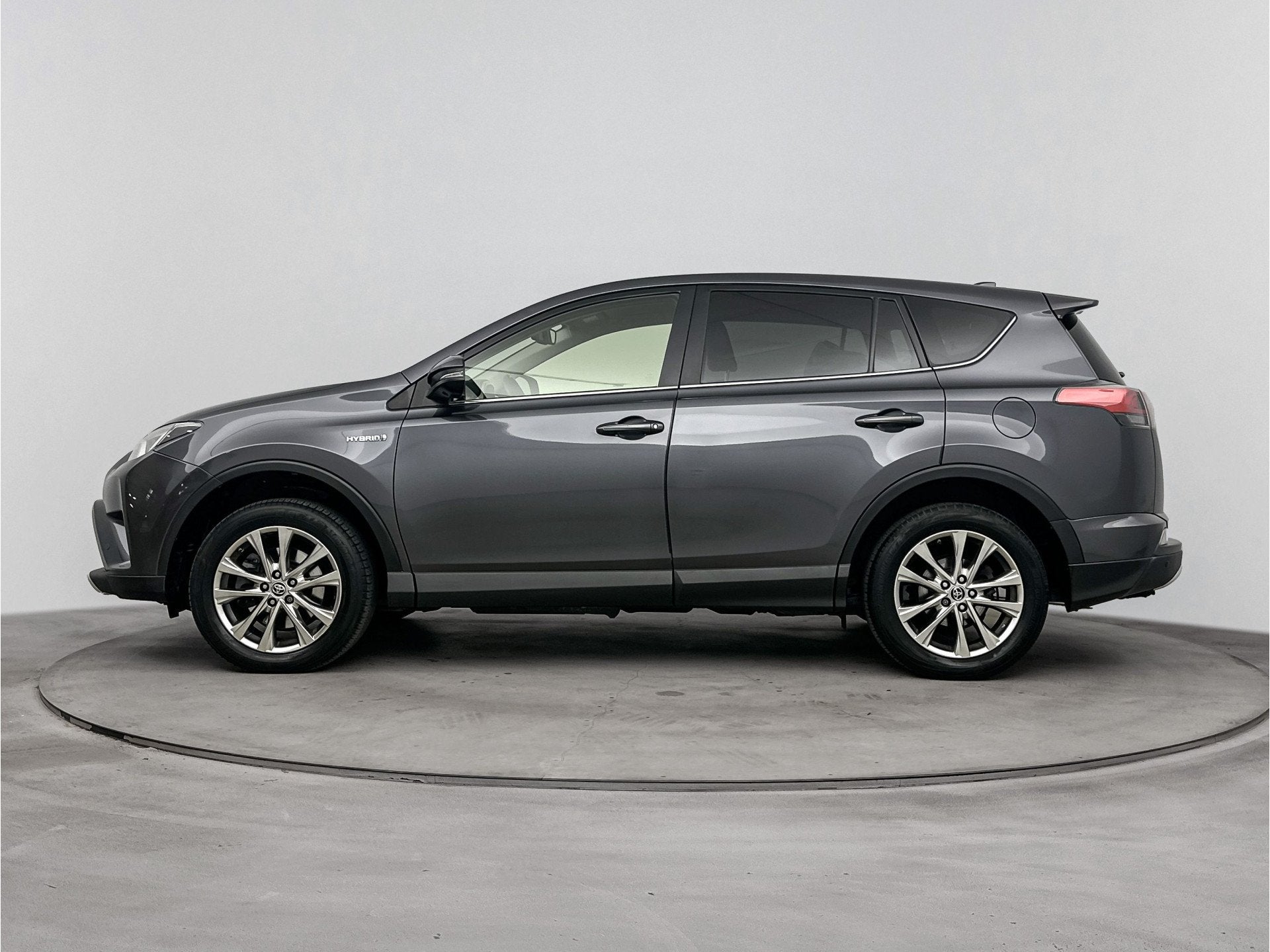 Toyota RAV4 2.5 Hybrid AWD Executive | Parkeersensoren V+A |, Automaat, 12 maanden, Gebruikt, 1650 kg